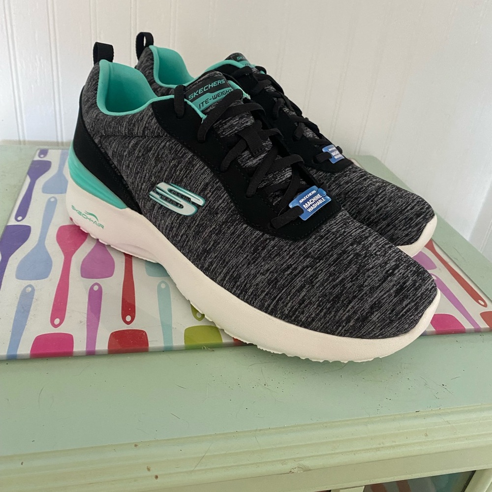 Skechers Sneakers NEW
